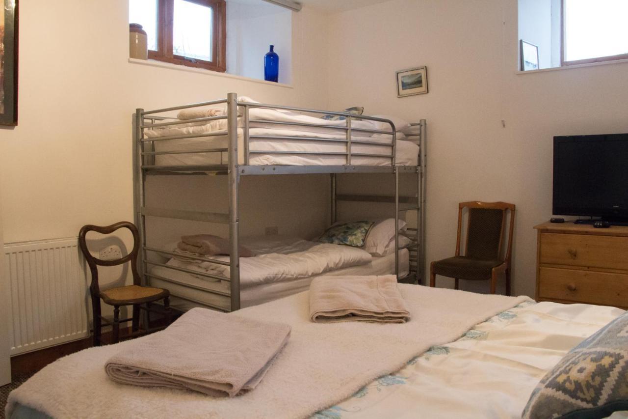 James John Hamilton House And Backpacker Hostel Fishguard Εξωτερικό φωτογραφία