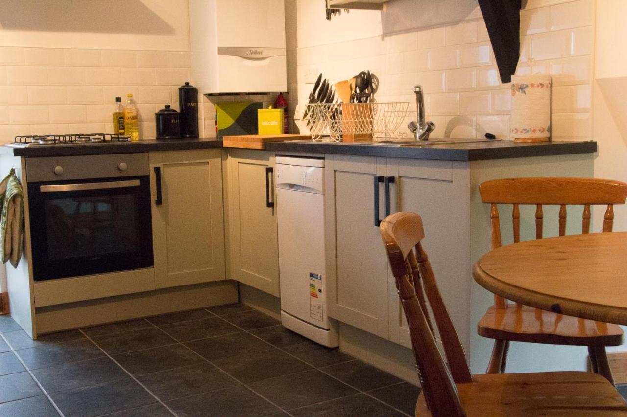 James John Hamilton House And Backpacker Hostel Fishguard Εξωτερικό φωτογραφία