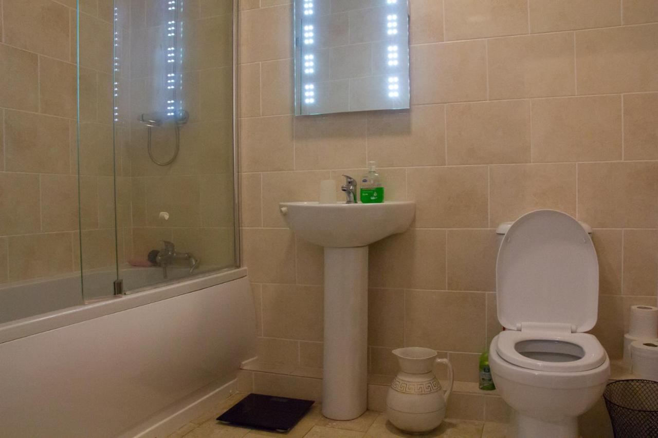 James John Hamilton House And Backpacker Hostel Fishguard Εξωτερικό φωτογραφία